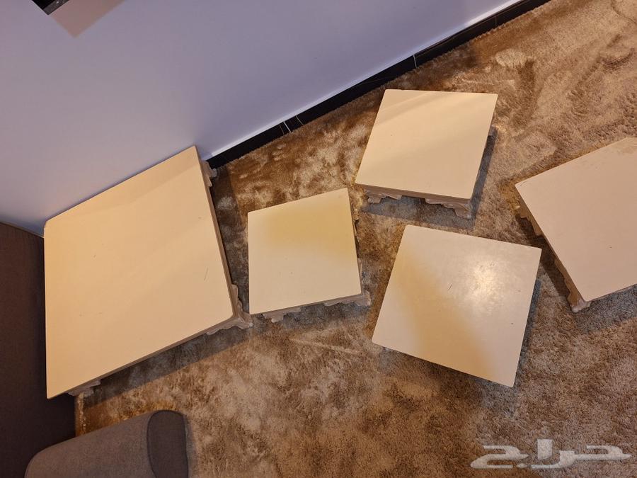 A large floor table with 4 small serving tables631740604528671124