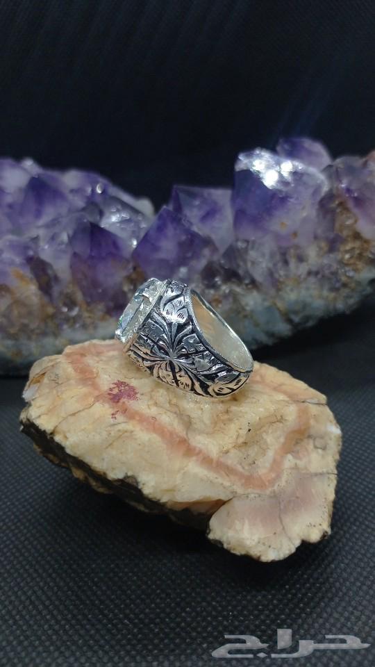 White banana, one solid piece, purity 98063172864827905111