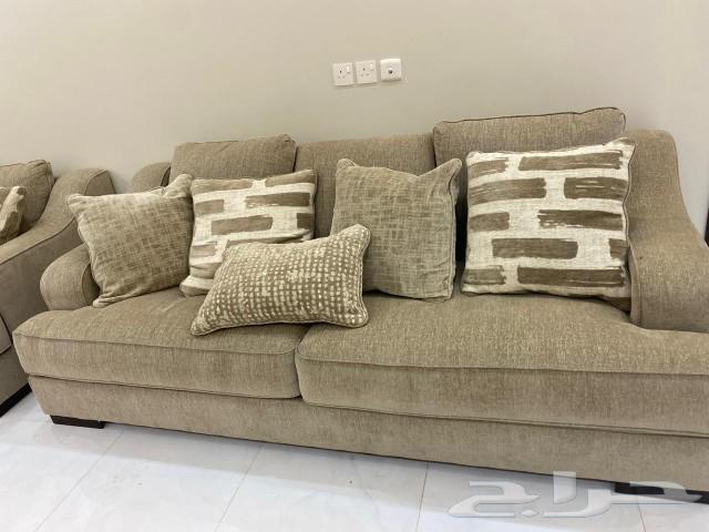 Clean and new Ashley sofa63174534073985114