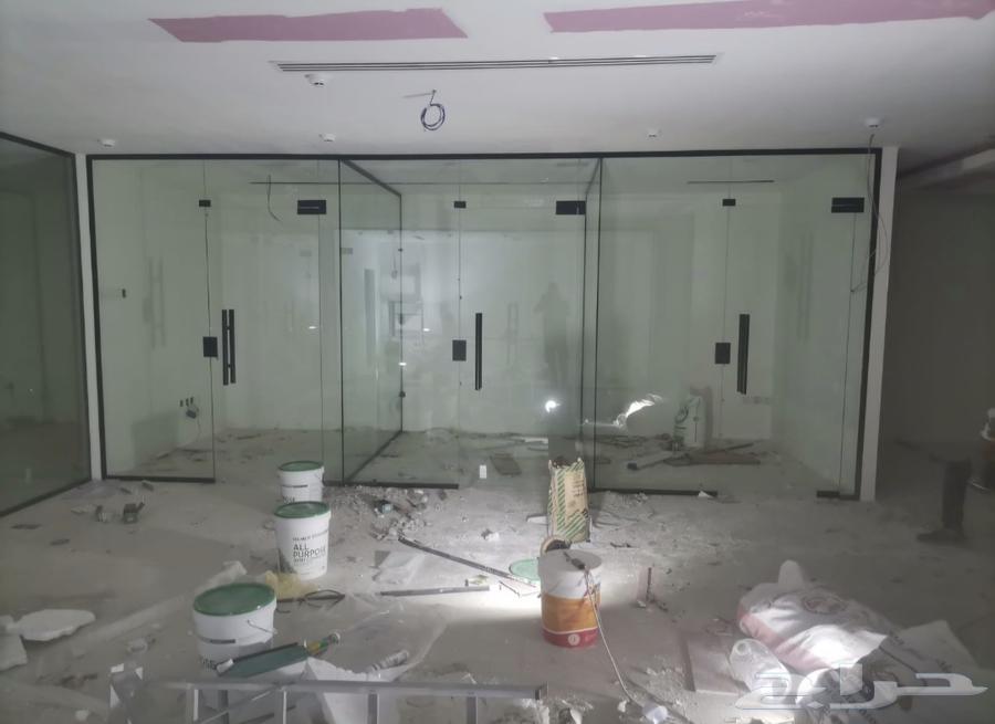 Glass technician for installation of glass facades, administrative offices and mirrors63022223630595112