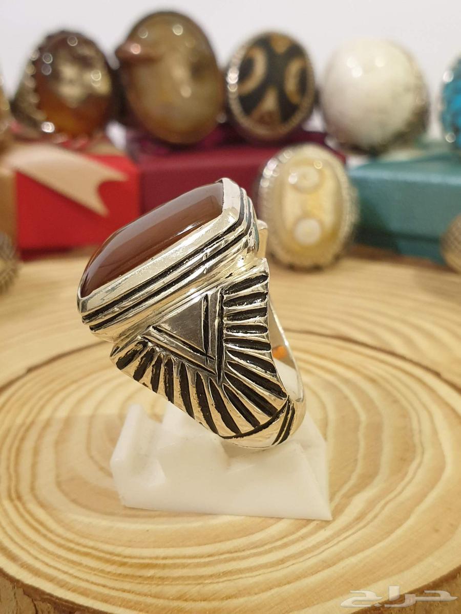 A masterpiece of art: a Yemeni agate ring with liver-colored patterns.63171049431553114