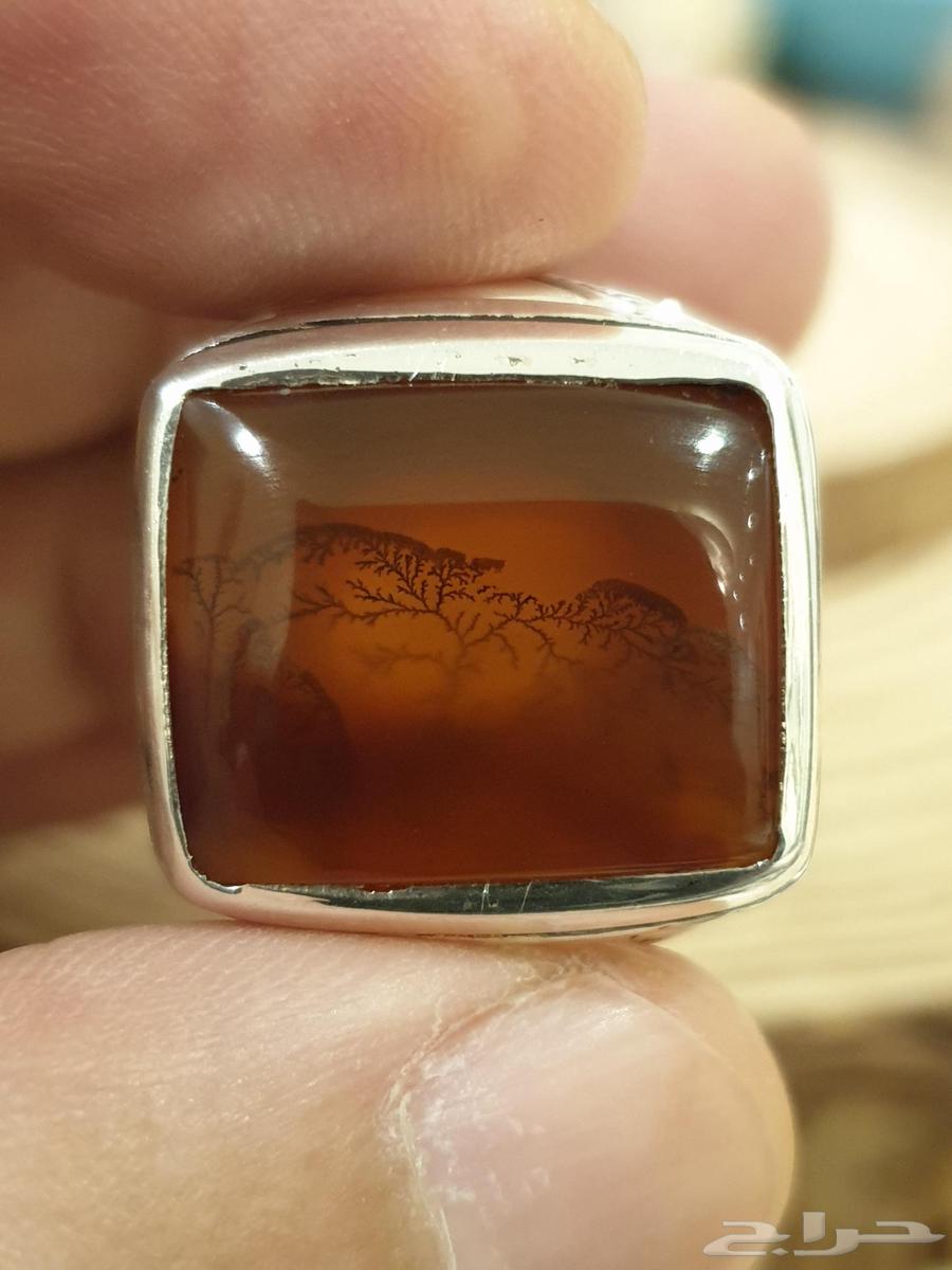 A masterpiece of art: a Yemeni agate ring with liver-colored patterns.63171049431553113