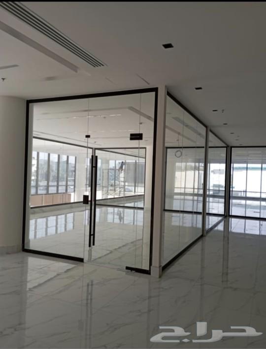 Glass technician for installation of glass facades, administrative offices and mirrors63022223630595113
