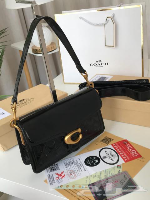 Kooch offers high-quality accessories, including boxes, shopping bags, cards, and certificates.63169664345219113