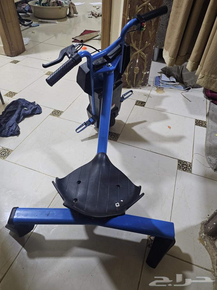Electric scooter powered by battery63169190490882114
