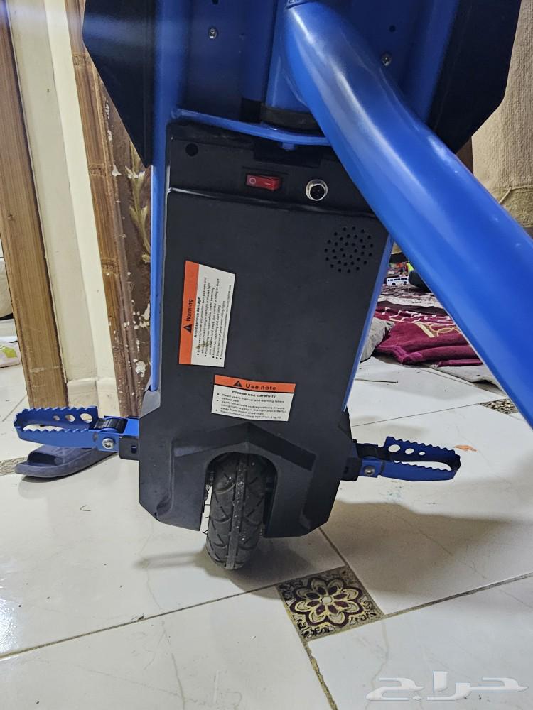 Electric scooter powered by battery63169190490882111