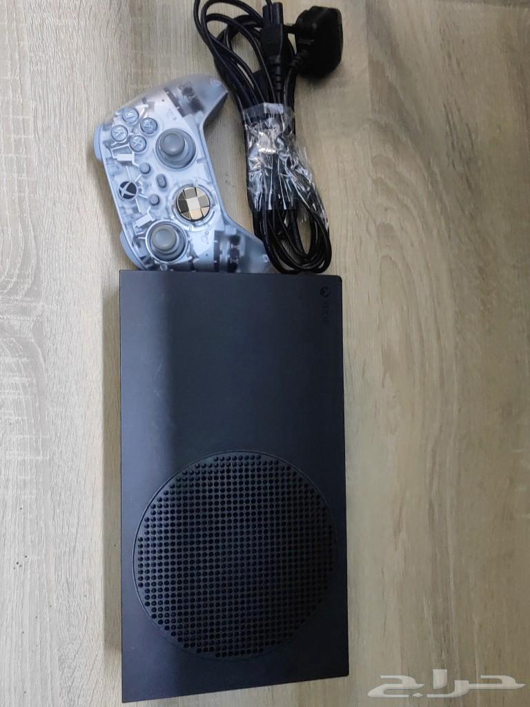 Xbox Series S with controller and cables, used for 11 months631710757768981117