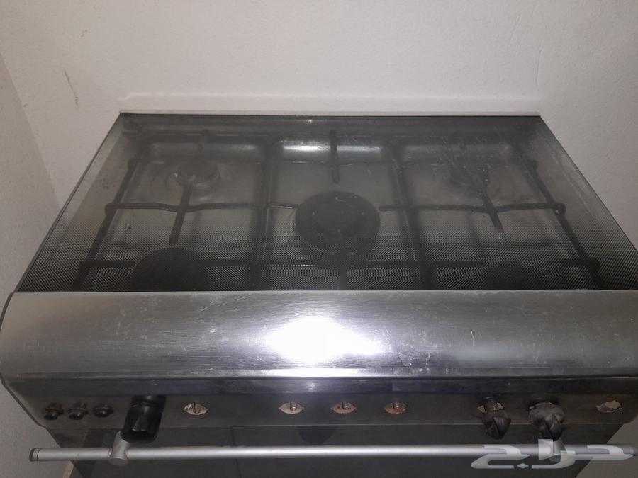 Oven. Egyptian gas stove with 5 burners, located in Al-Dawadmi63165432790275112