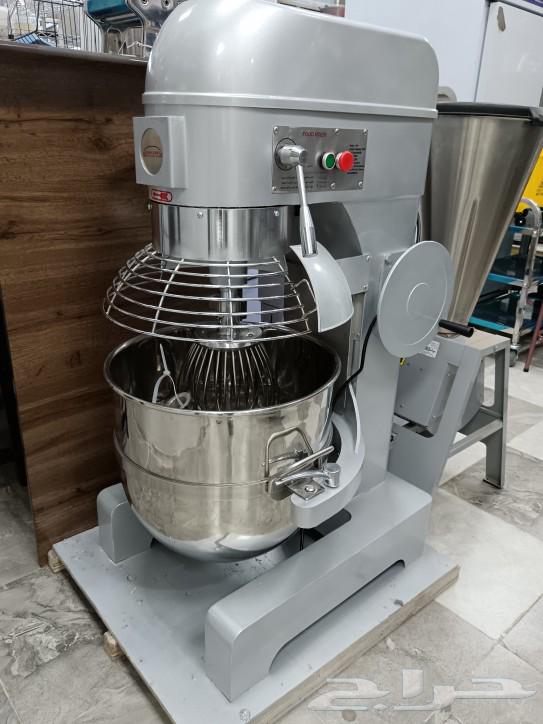 Spiral mixer, beater, and pastry whisk.63166351681794111
