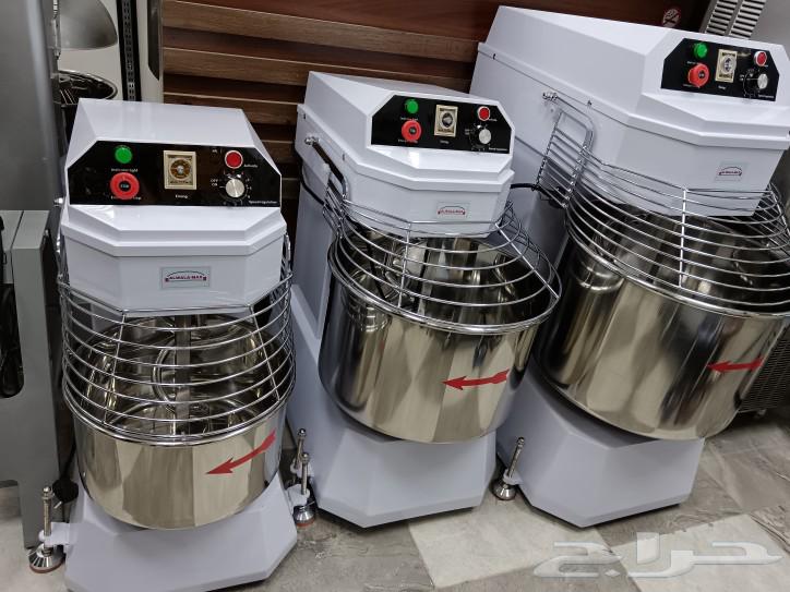 Spiral mixer, beater, and pastry whisk.63166351681794112