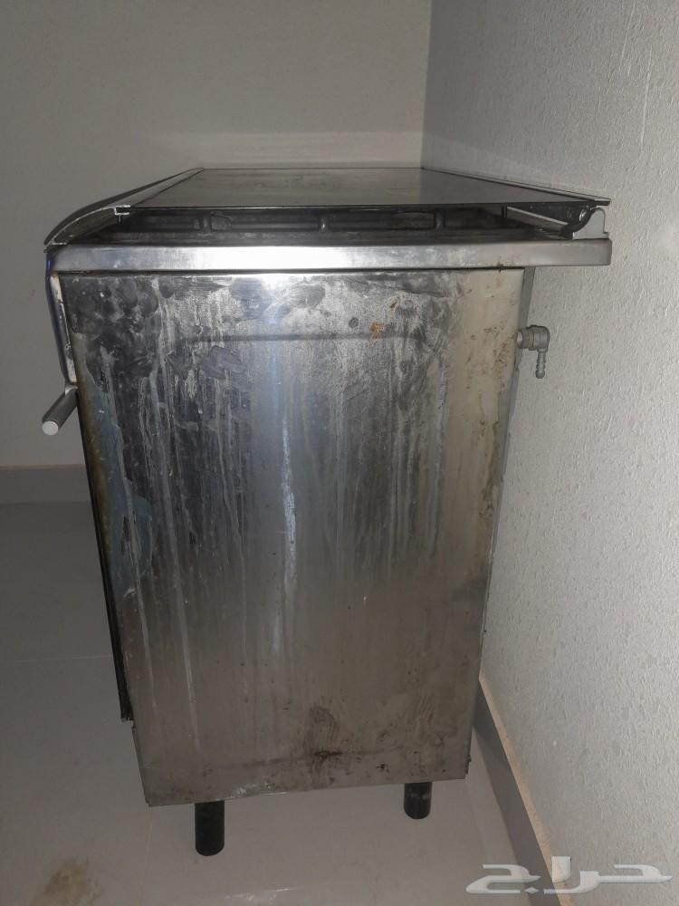 Oven. Egyptian gas stove with 5 burners, located in Al-Dawadmi63165432790275111