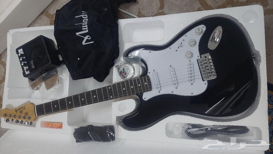 Musical instruments, guitar picks, classical and acoustic guitars, violin strings63165472330369114