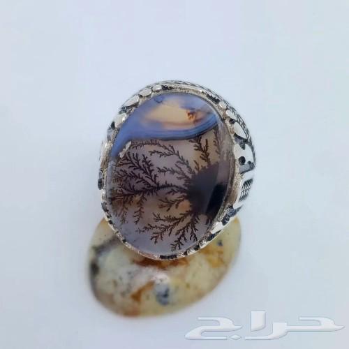 A silver ring with natural and distinctive Yemeni agate stone63165456628995111