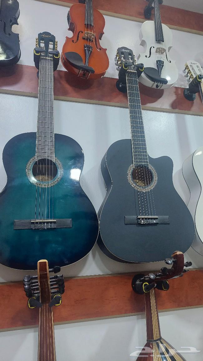 Musical instruments, guitar picks, classical and acoustic guitars, violin strings63165472330369111