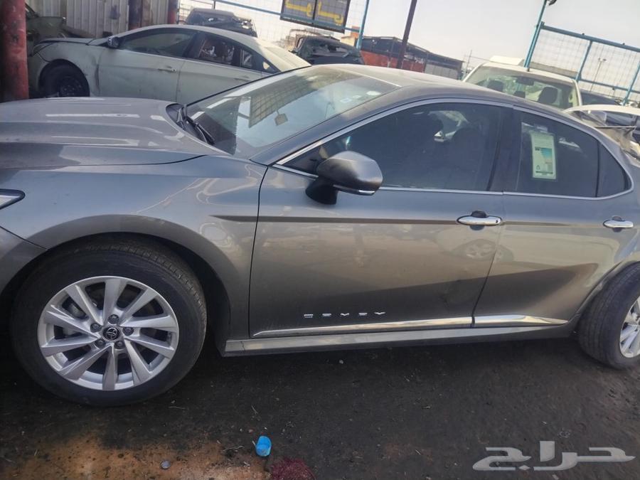 Dismantling a car to sell spare parts model 202363138757731842112