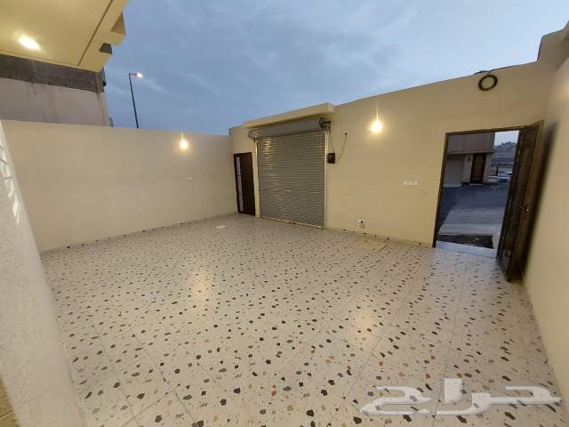 للبيع دور ارضي بحوش كبير وبايكة سياره طريق المحاله63470059762947112
