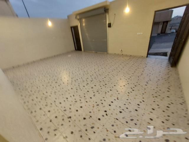للبيع دور ارضي بحوش كبير وبايكة سياره طريق المحاله63470059762947111