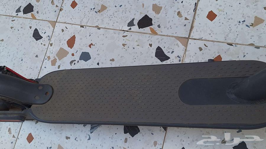 Electric scooter for sale for 450, it is 3 months old, bought from Noon for 700.63090367496962113