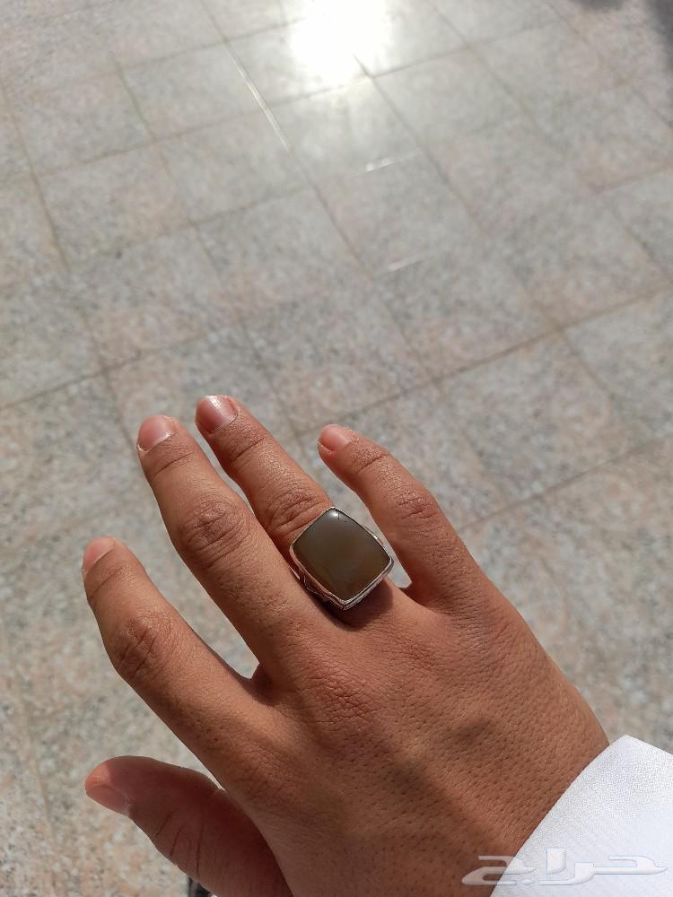A Yemeni agate ring with an oily appearance63181517938307112