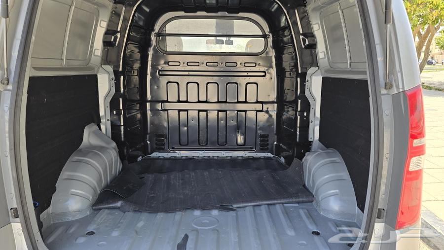 Hyundai H1 5-seater half cargo63135030243841114