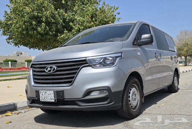 Hyundai H1 5-seater half cargo631350302438411126
