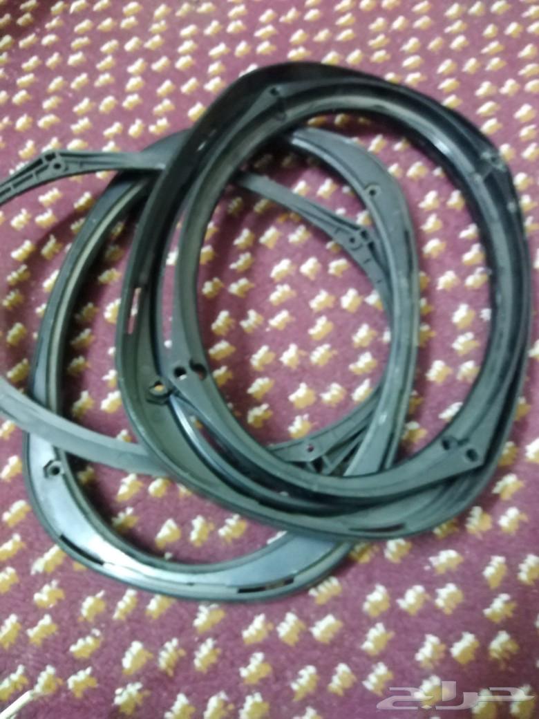 Over-ear headphones63086799392386112