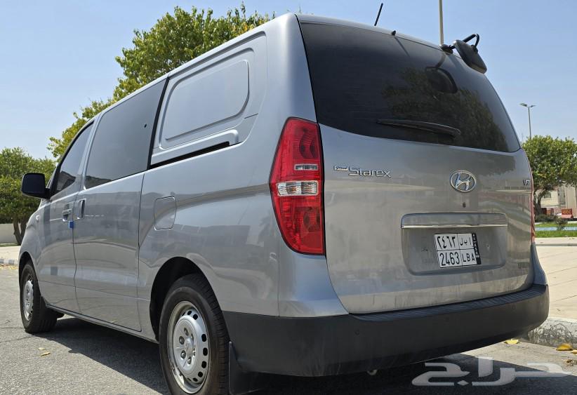 Hyundai H1 5-seater half cargo63135030243841113