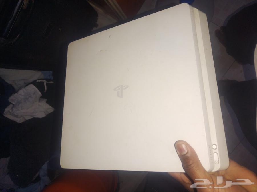 PlayStation 4 is like new for sale without its accessories, almost new for someone who wants to try it.630838691911701129