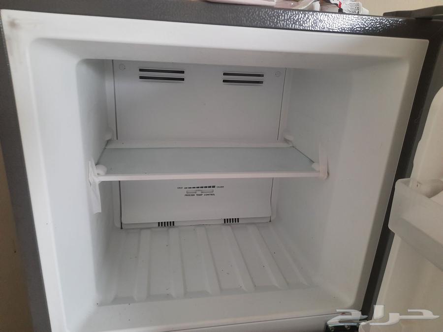 7 cubic feet refrigerator for 700 SAR, almost new63084710261506111