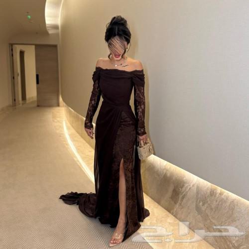Brown dress63085988937986112