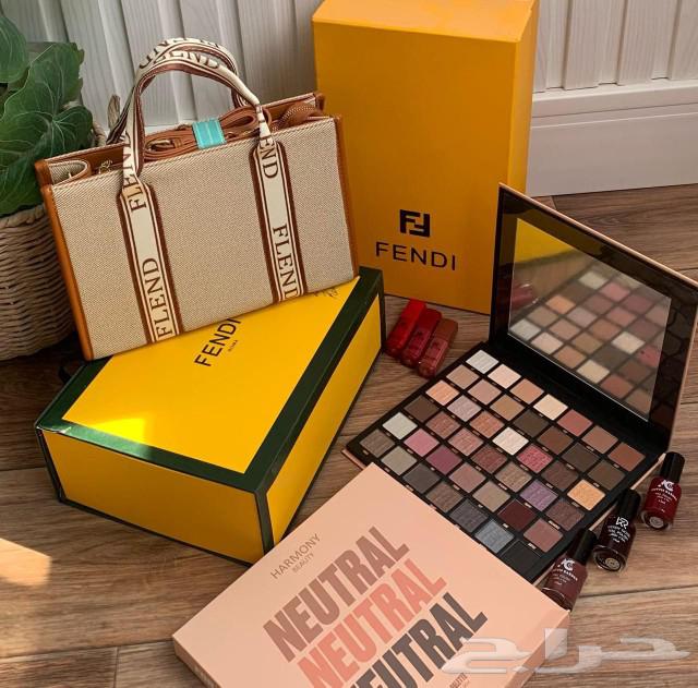 Fendi bag, excellent material, with wonderful gifts including delivery and shipping63086824158211113