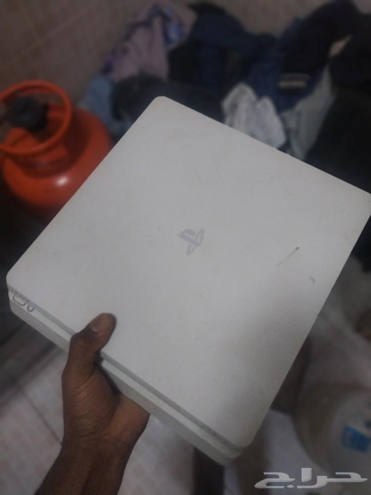 PlayStation 4 is like new for sale without its accessories, almost new for someone who wants to try it.63083869191170111