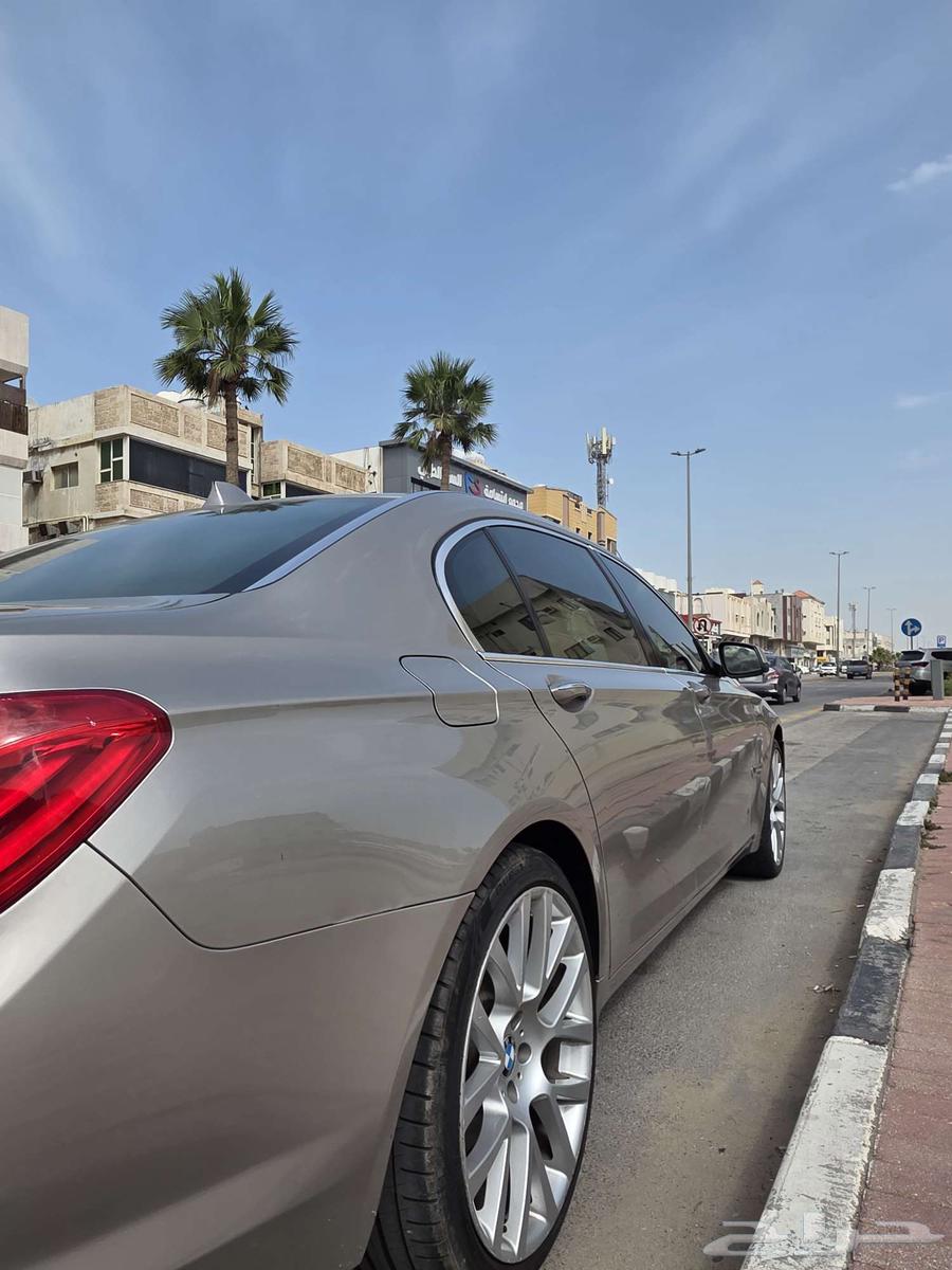 BMW 740, model 2011, fully loaded63125086741890112