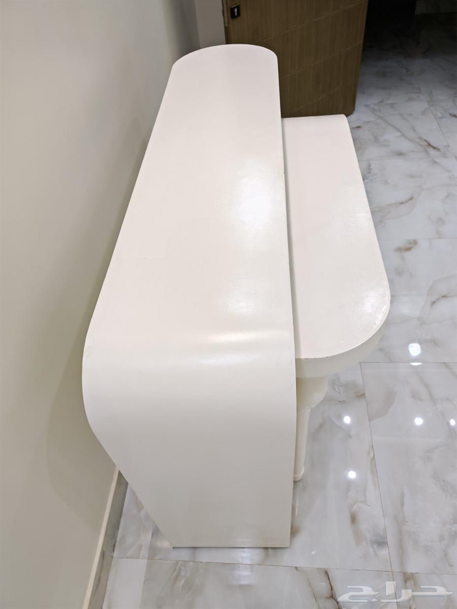 Entrance table. Reception table63081030317827112