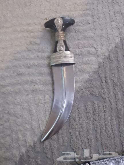 Old traditional dagger63471904853890112