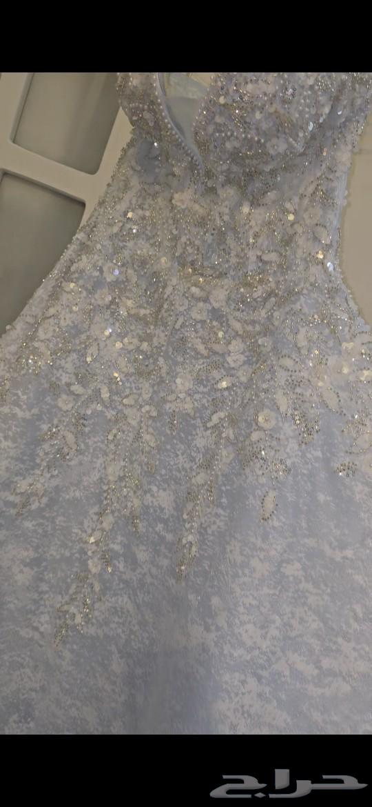 A queen dress or a very luxurious and clean one-time wear and washed63081465927170111