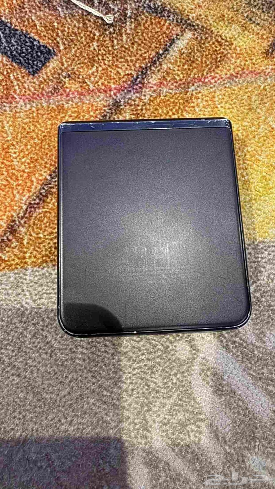 Samsung Flip 3 256 GB accepts exchange for regular iPhone 1363078977255042111