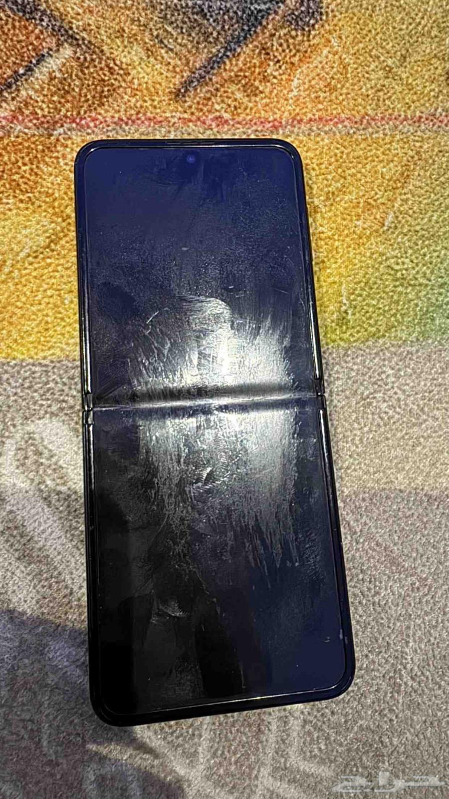 Samsung Flip 3 256 GB accepts exchange for regular iPhone 1363078977255042112