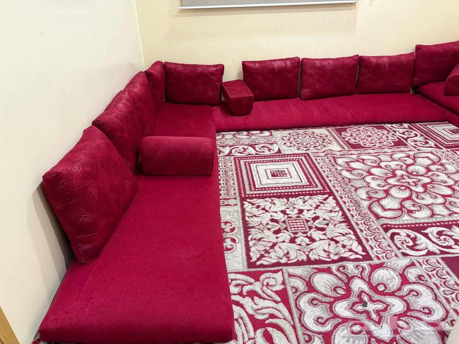 4 cotton floor cushions, 18 pillows and 3 bolsters63078148318083111