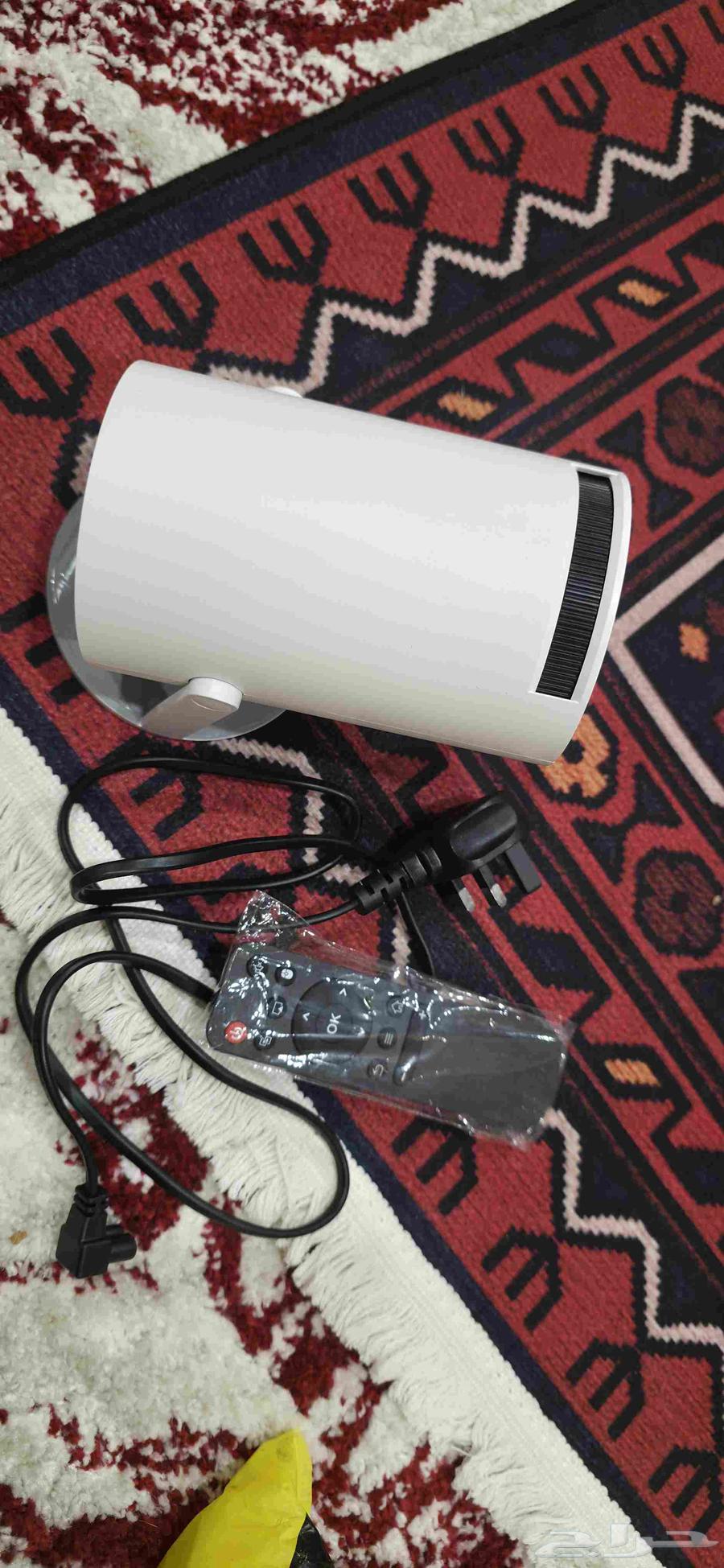 For sale small projector Android system63079415989377111