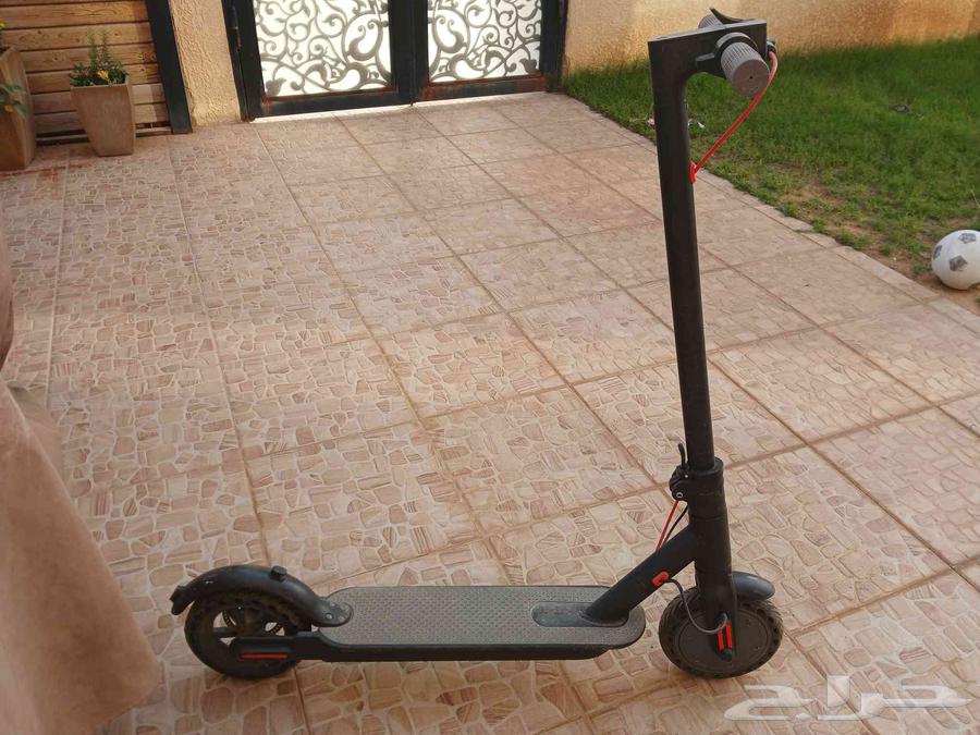 The scooter runs at 70, very fast. It doesn't come with a charger. It stayed with me for two weeks and then I left it.63077784682883111