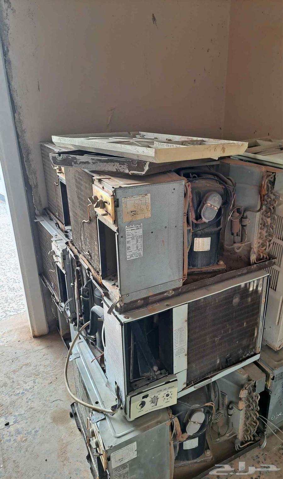 مكيفات شباك هيتاشي وميتسوبيشي مع الصناديق في شقراء63016518868611111