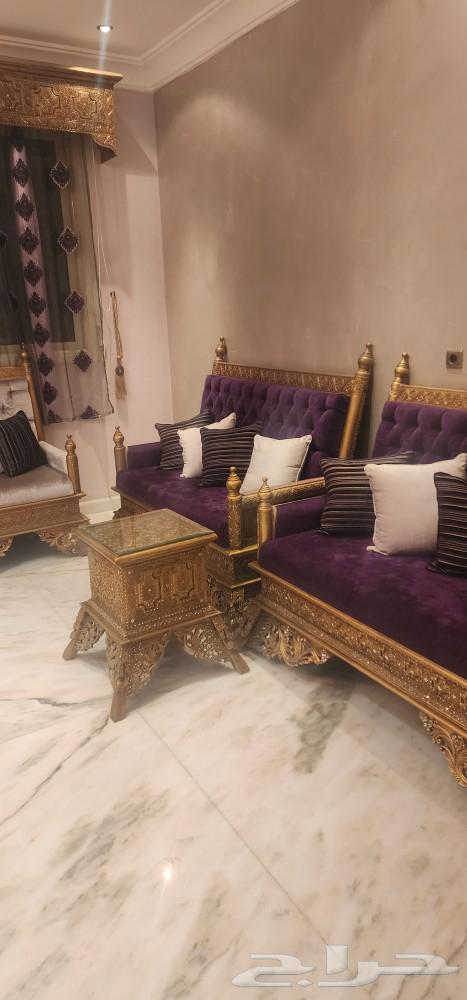 كنب فخم تطريز يدوي مع 5 طاولات خدمه و طاولتين كبار63074177141761111