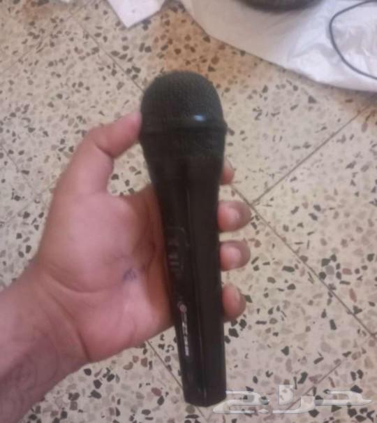 Very original microphone.63075808641921111