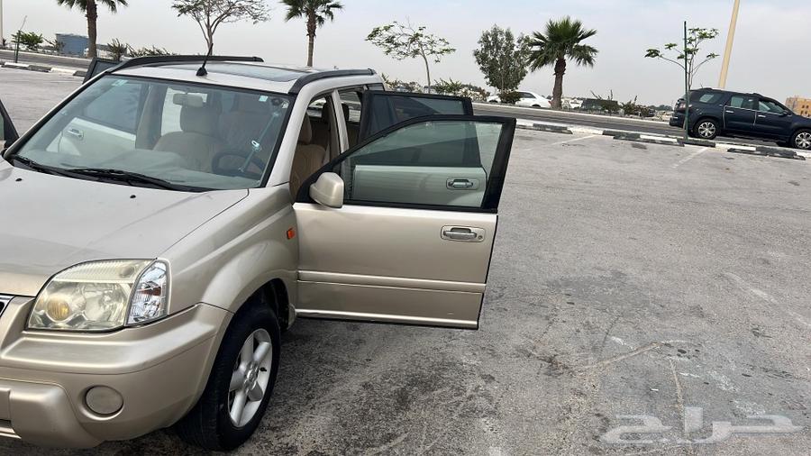 Car model 2002, mileage 150,000, transmission manual and double cabin631114164025621115