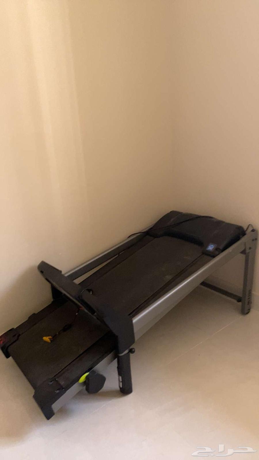 Hello, I have an electric saw of type MT-1100, clean and working. 163071700782595111