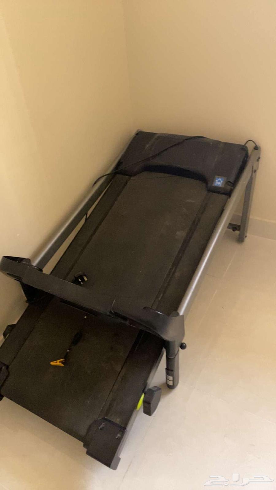 Hello, I have an electric saw of type MT-1100, clean and working. 163071700782595113