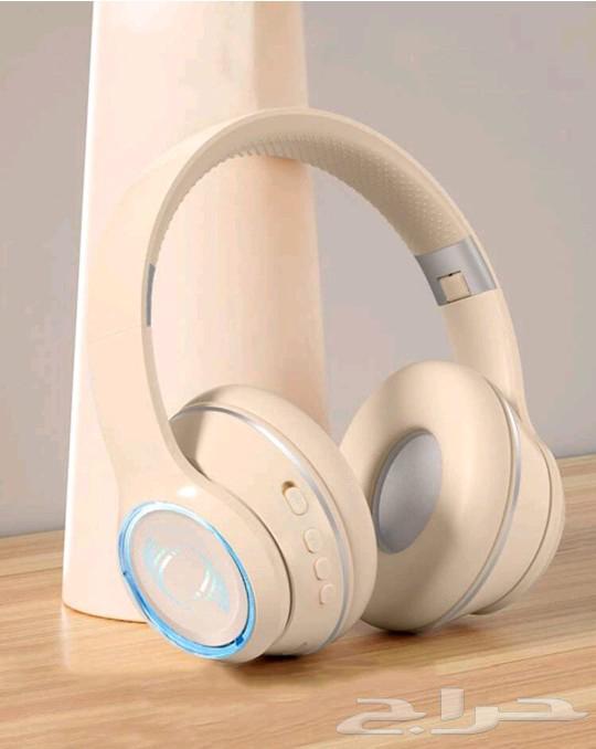 A small diverse headphone63073367413251114