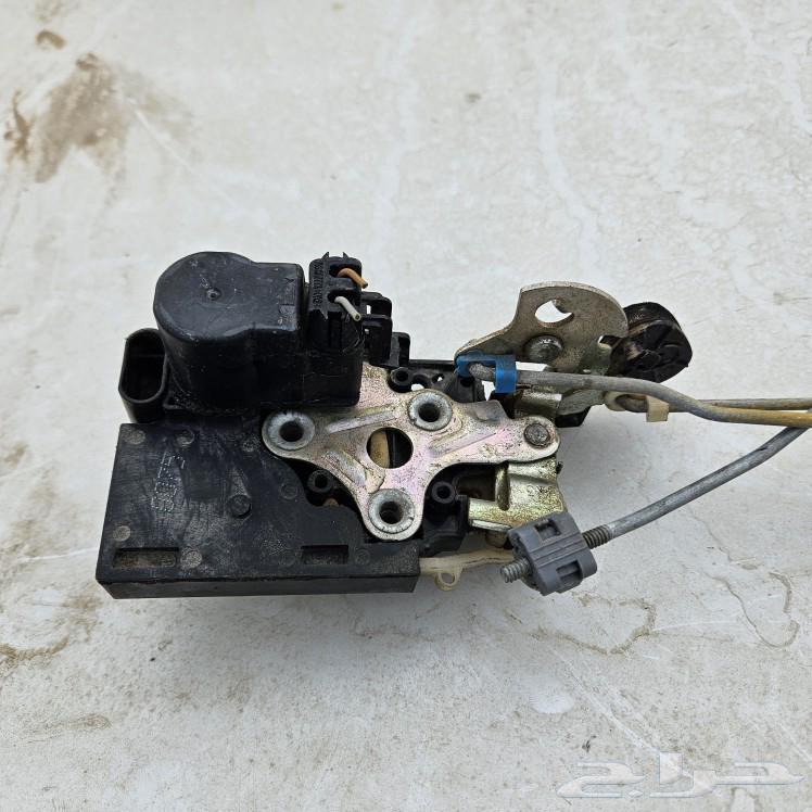 Spark Dynamo Glass Center Rear Right Hand63106642811394113