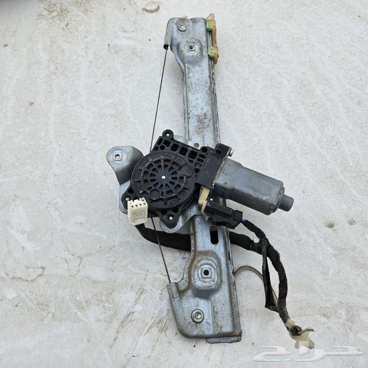Spark Dynamo Glass Center Rear Right Hand63106642811394112